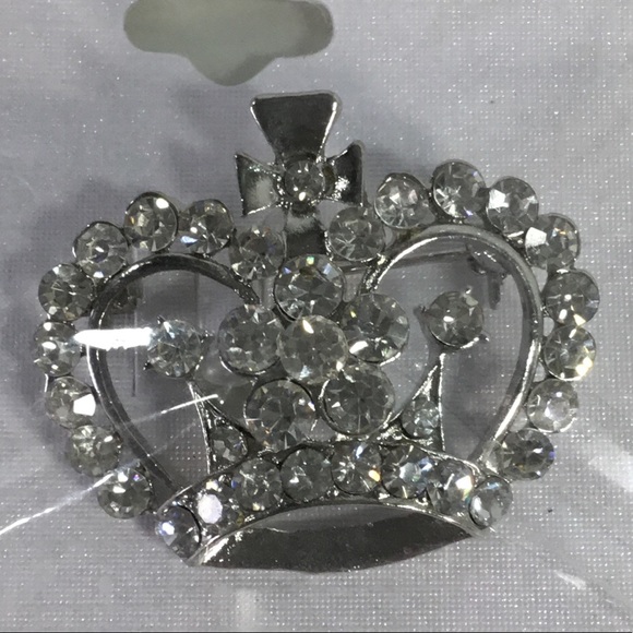 Crystal Avenue rhinestone crown pin brooch - Picture 1 of 5